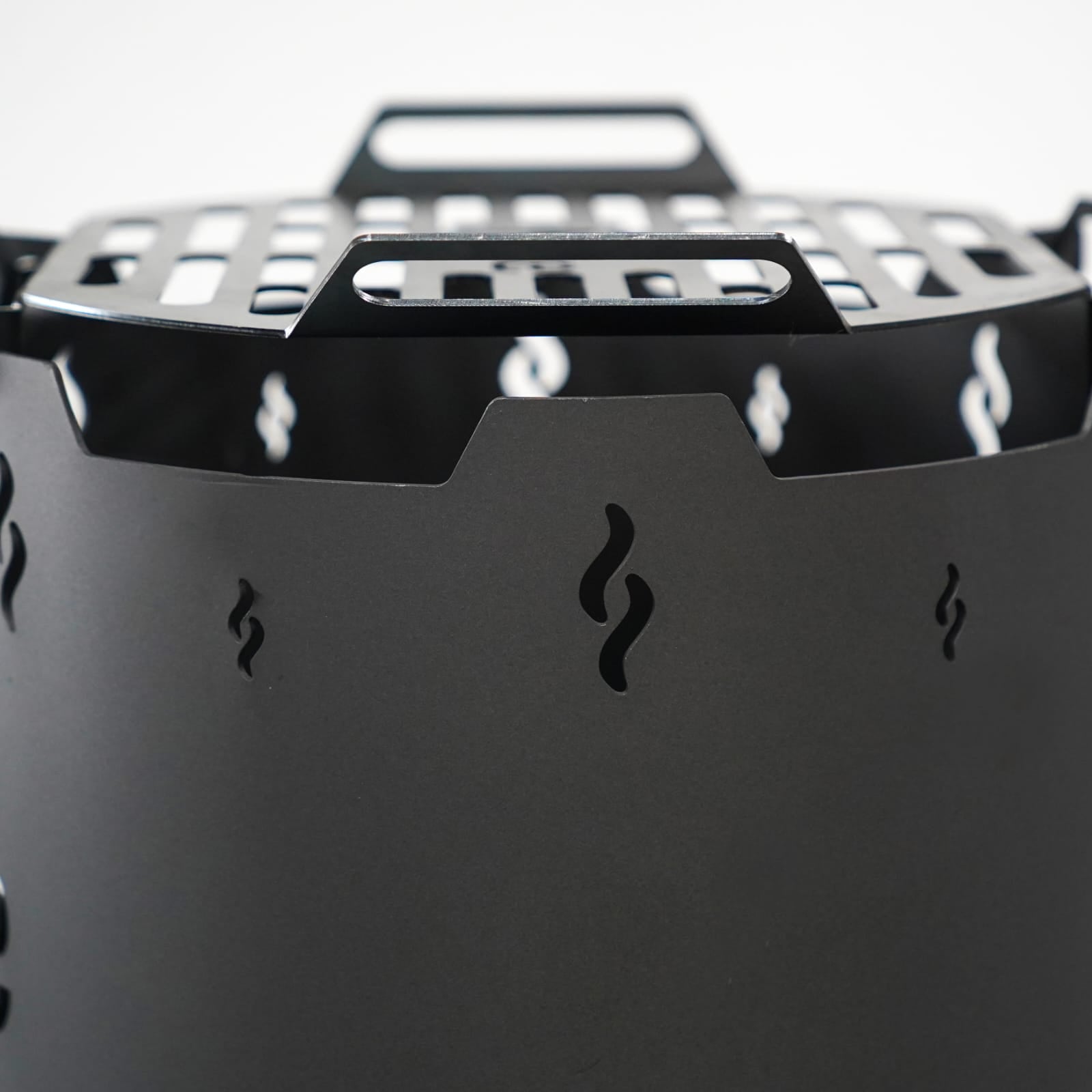 Fogón Ñuke & Caja de Gran Famiglia Malbec